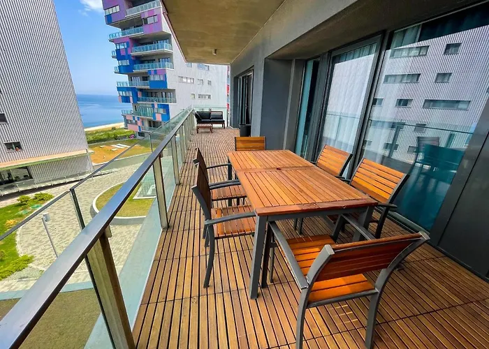 Apartman Beachfront Designer Apt, 100 Sqm, 2-bath, Huge Terrace On The Sea Shore *