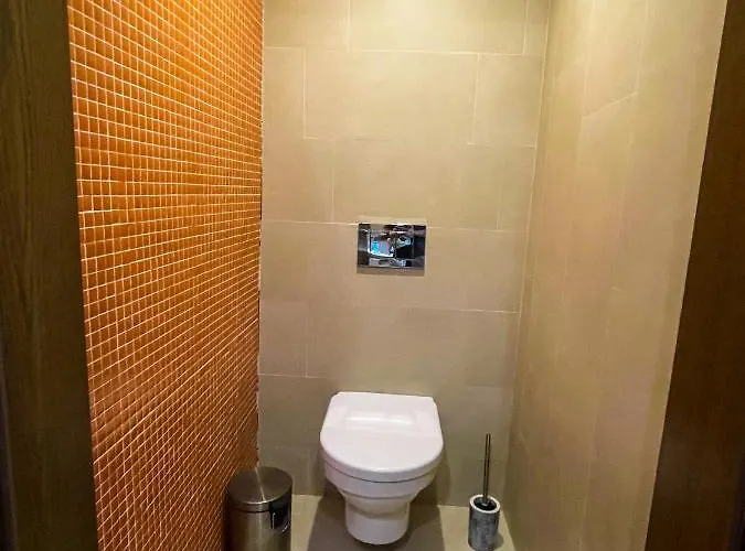 Apartman Beachfront Designer Apt, 100 Sqm, 2-bath, Huge Terrace On The Sea Shore *