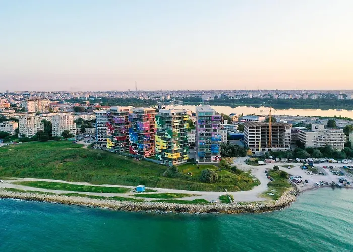 Beachfront Designer Apt, 100 Sqm, 2-bath, Huge Terrace On The Sea Shore Apartman Konstanca