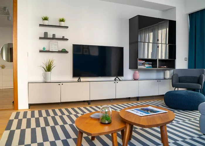 Apartman Beachfront Designer Apt, 100 Sqm, 2-bath, Huge Terrace On The Sea Shore