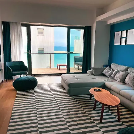 Apartamento Beachfront Designer Apt, 100 Sqm, 2-bath, Huge Terrace On The Sea Shore Constança