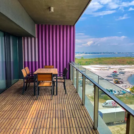 Beachfront Designer Apt, 100 Sqm, 2-bath, Huge Terrace On The Sea Shore 콘스탄차