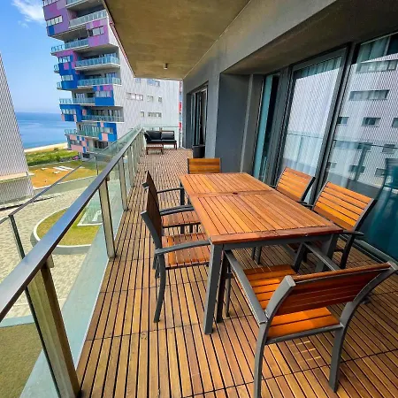 شقة Beachfront Designer Apt, 100 Sqm, 2-bath, Huge Terrace On The Sea Shore *