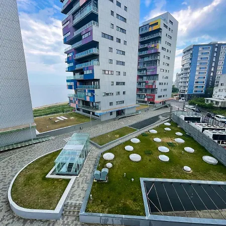 Beachfront Designer Apt, 100 Sqm, 2-bath, Huge Terrace On The Sea Shore 아파트 콘스탄차