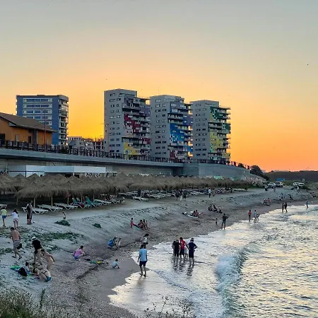 Beachfront Designer Apt, 100 Sqm, 2-bath, Huge Terrace On The Sea Shore Lägenhet *