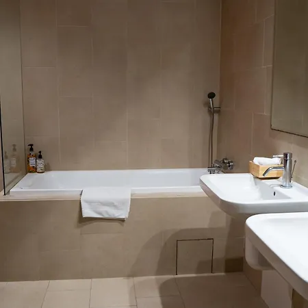 Beachfront Designer Apt, 100 Sqm, 2-bath, Huge Terrace On The Sea Shore Lägenhet