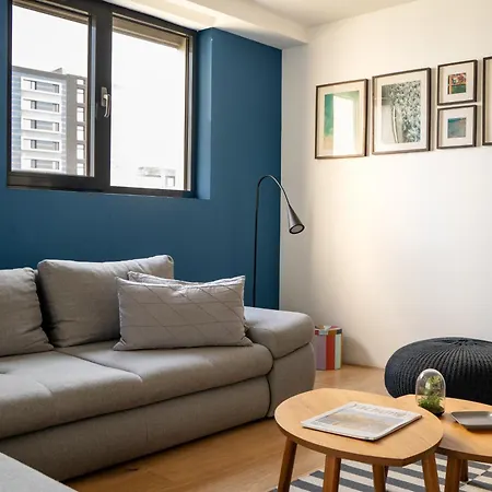 Beachfront Designer Apt, 100 Sqm, 2-bath, Huge Terrace On The Sea Shore Lägenhet