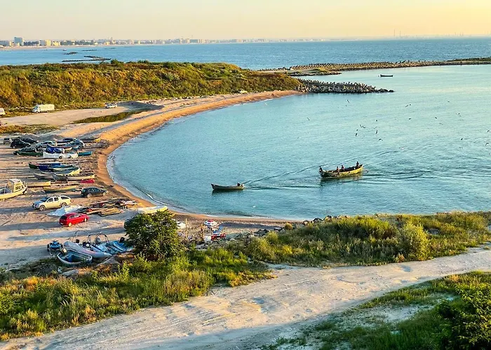 Apartman Beachfront Designer Apt, 100 Sqm, 2-bath, Huge Terrace On The Sea Shore Konstanca