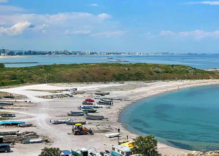 Beachfront Designer Apt, 100 Sqm, 2-bath, Huge Terrace On The Sea Shore Apartman Konstanca