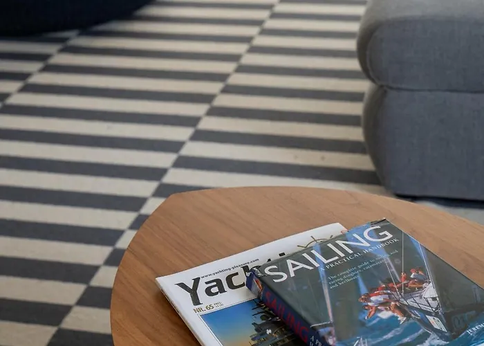 Apartman Beachfront Designer Apt, 100 Sqm, 2-bath, Huge Terrace On The Sea Shore Konstanca