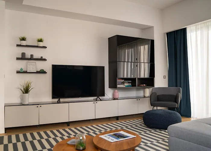 Apartman Beachfront Designer Apt, 100 Sqm, 2-bath, Huge Terrace On The Sea Shore *